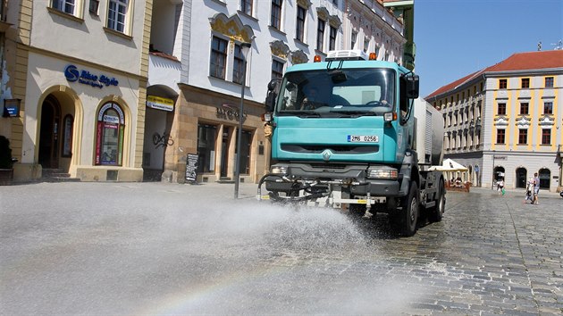 Kvli vedru vyjel kropc vz na nmst v Olomouci (1. srpna 2017).