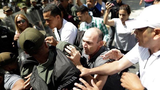 Venezuelsk stavodrn shromdn v sobotu odvolalo generln prokurtorku Luisu Ortegovou (5. srpna 2017).