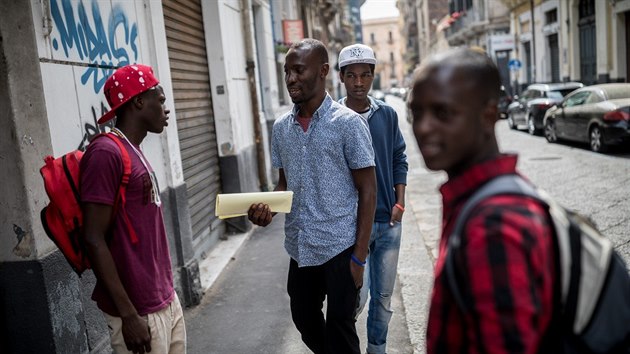 Na ulicích lze potkat zejména mladší žadatele o azyl.