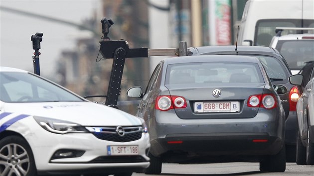 Policie v Bruselu zastavila idie, kter tvrd, e m v aut bombu (8. srpen 2017).