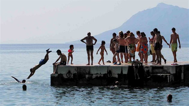 Čeští turisté se koupou na Makarské. K moři do Chorvatska jich ročně míří skoro tři čtvrtě milionu.