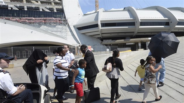 Uprchlci pevn z Haiti nali v Montrealu toit v prostorch olympijskho stadionu (2. srpna 2017).