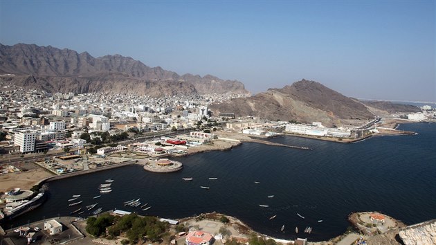 Msto a pstav Aden se rozkldaj na jihu Jemenu. (22. listopadu 2010)