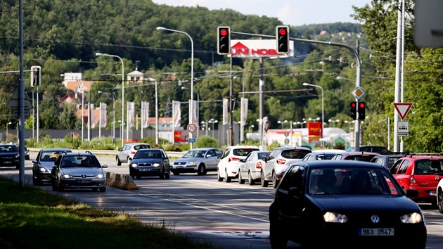 Zatmco smrem z Bystrce do centra Brna bv cesta dky samostatnmu pruhu hladk, opanm smrem se kolem kiovatky propojujc Knniskou a Bystrckou ulici u hobbymarketu tvo zcpy.