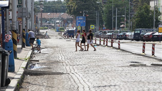 Masarykova ulice je vedle dlnice druh hlavn trasa z Teplic do st. Ta je nyn prjezdn jen v jednom smru.