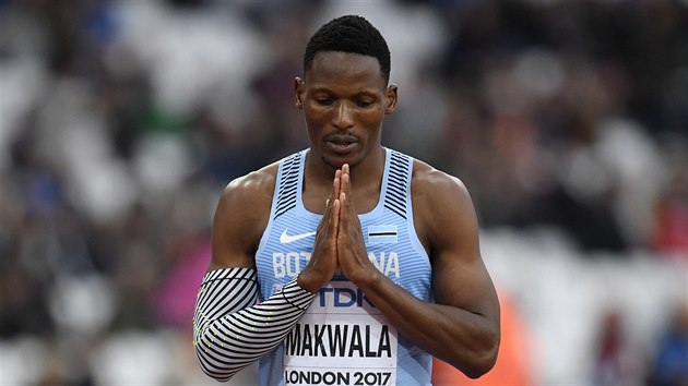 SOUSTEDN PED STARTEM. Isaac Makwala ped startem rozbhu na 200 metr na mistrovstv svta v Londn.