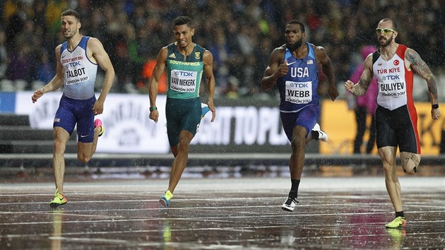 Wayde van Niekerk bhem semifinle dvoustovky na mistrovstv svta v Londn.