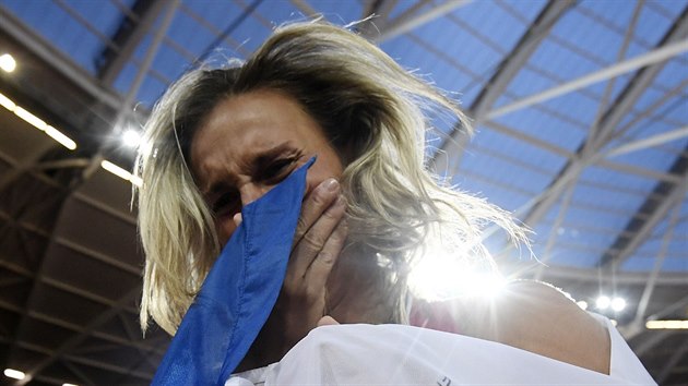 DOJETÍ. Barbora Špotáková slaví zlato na mistrovství světa v Londýně.