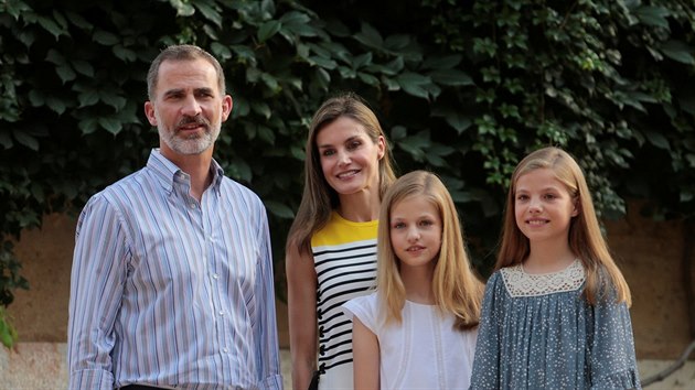 panlsk krl Felipe VI., krlovna Letizia, princezna Sofia a princezna Leonor (Palma de Mallorca, 31. ervence 2017)