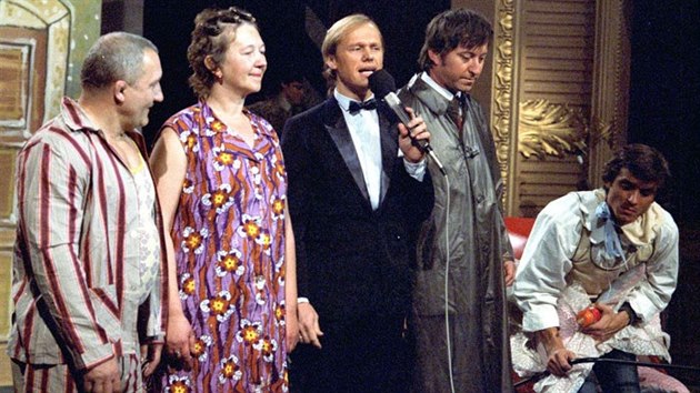 Zdeněk Srstka, Jaroslava Hanušová, Jiří Korn, Jiří Lábus a Oldřich Kaiser v pořadu Možná přijde i kouzelník (1982)