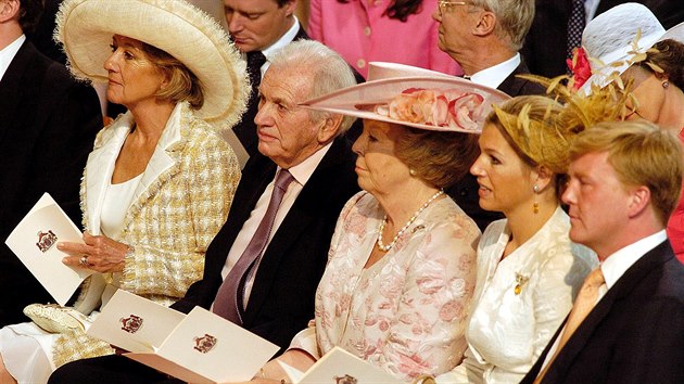 Maria del Carmen, Jorge Zorreguieta, nizozemsk krlovna Beatrix, korunn princezna Mxima a korunn princ Willem-Alexander na ktu jejich dcery princezny Cathariny-Amalie (Haag, 12. ervna 2004)