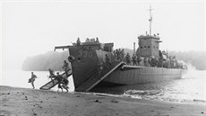Američané se vyloďují na ostrově Mono (27. října 1943)