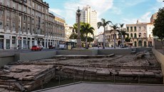 Vstupní brána pro milion otrok. Kamenné desky v pístavní zón Ria de Janeiro...