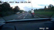 Motocyklistu se zákazem �ízení zadr�eli pra��tí strá�níci