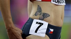 Tetování Denisy Rosolové zaujalo fotografy ped semifinále MS v Londýn.