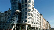 Tan�ící d�m se stal symbolem moderní architektury v Praze.