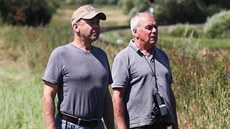 Reisér Václav Marhoul a kameraman Vladimír Smutný pi natáení Nabarveného...