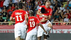 Fotbalisté Monaka slaví gól do sít Toulouse.