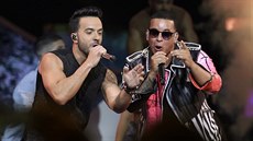 Luis Fonsi (vlevo) a Daddy Yankee na Latin Billboard Awards v dubnu 2017