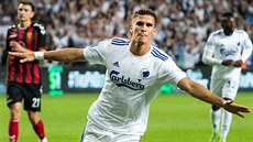 Pieros Sotiriou z FC Koda� slaví branku v zápase t�etího p�edkola Ligy mistr�...