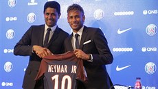 Nejdraí fotbalista planety Neymar na první tiskové konferenci v roli hráe...