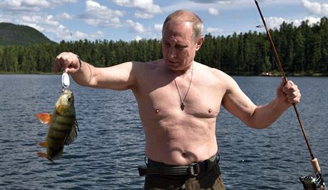 Polonahý prezident Vladimir Putin se na dovolené chlubí jedním ze svých úlovk...