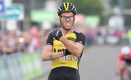 Lars Boom a jeho drahé vítzné gesto v pátení etap závodu BinckBank Tour