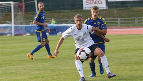 Momentka z duelu 2. kola domácího poháru mezi Vykovem (bílá) a Jihlavou
