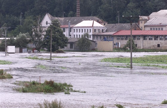 Takto vypadala Luka nad Jihlavou pi povodni v roce 2002.