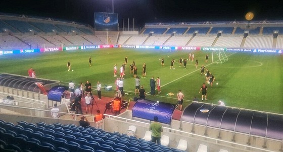 TRÉNINK. Fotbalisté Slavie v pondlí veer trénovali na stadionu APOEL Nikósie.