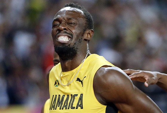 Zraněný Usain Bolt při štafetě 4x100 m.