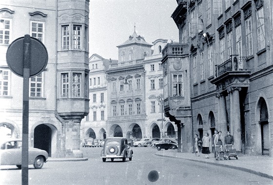 A do roku 1902 telefonní centrála sídlila na Malém rynku v Richtrov dom (na...