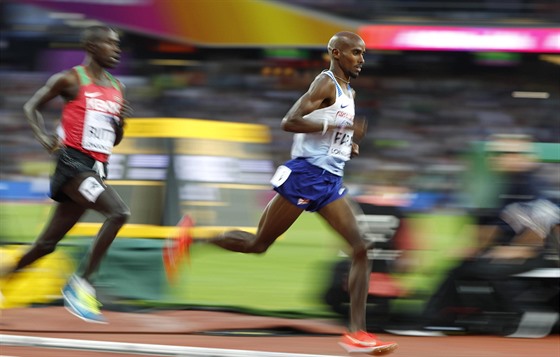 Mo Farah na ptikilometrové trati.