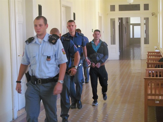 Rumunský recidivista Sándor Huzsa zaútočil na oběť na toaletě, dostal 14 let za...