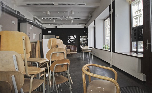 Uzavená univerzitní kavárna Íko v Sedlákov ulici v Plzni.