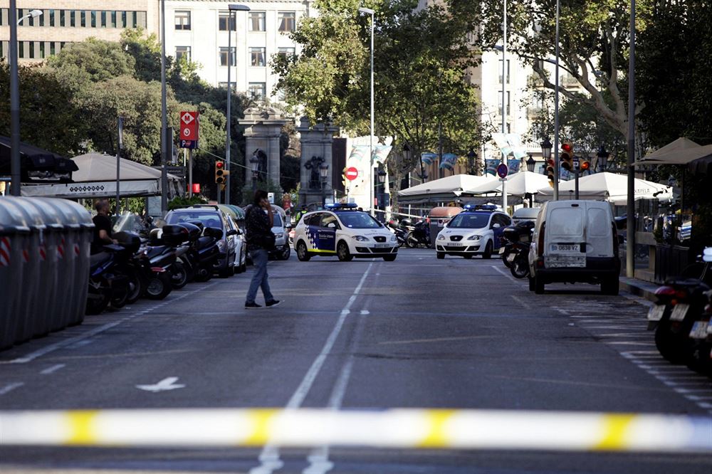 Policisté uzaveli v centru Barcelony okolí místa, kde dodávka najela do davu...