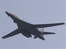 Americký bombardér B-1B nad JIní Koreou (13. záí 2016)