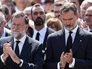 Obti útoku v Barcelon uctil i panlský král Felipe (uprosted) a premiér...
