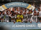 Fotbalisté Realu Madrid slaví vítzství ve panlském Superpoháru. Barcelonu...