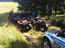 Policist� honili po kru�nohorsk�ch les�ch p�tici cizinc� na �ty�kolk�ch.
