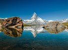 Matterhorn odráející se v horském jezírku. Canon 5D Mark III, Canon EF...