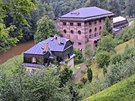 Hydroelektrárna Spálov byla vybudovaná ve stylu art deco, v roce 1998 prola...