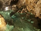 Bozkovské dolomitové jeskyn. Jezerní dóm je nejvtí podzemní jezero v echách.