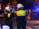 panlská policie zasahuje v Cambrils proti útoníkm, kteí najídli do...