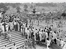 Dav lidí se 15. srpna 1947 shromádil ped sídlem vlády Raisina Hill v Dillí,...