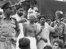 Duchovní vdce Indie Mahátma Gándhí navtívil muslimské uprchlíky u Purana Qila...
