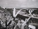 Podolsk most byl v roce 1942 postaven vedle starho etzovho mostu, kter...