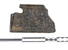 Fragmenty opracovaných dev z neolitické studny ve Velimi