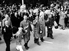Ředitelský tým Baťových závodů při oslavách svátku práce 1. května 1937. Zleva...