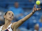 eská tenistka Karolína Plíková v duelu s  Natalii Vichljancevovou z Ruska.